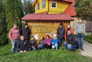 Eesti-Linnukasvatajate-Seltsi-tänukirja-üleandmine-Lepaniidi-Mahetalule-Luige-Lind-2020-toetamise-eest-7