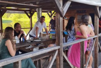 Linnukasvatajate-4-taseme-lopupidu-Pihla-Puhkemajas-19.06-98